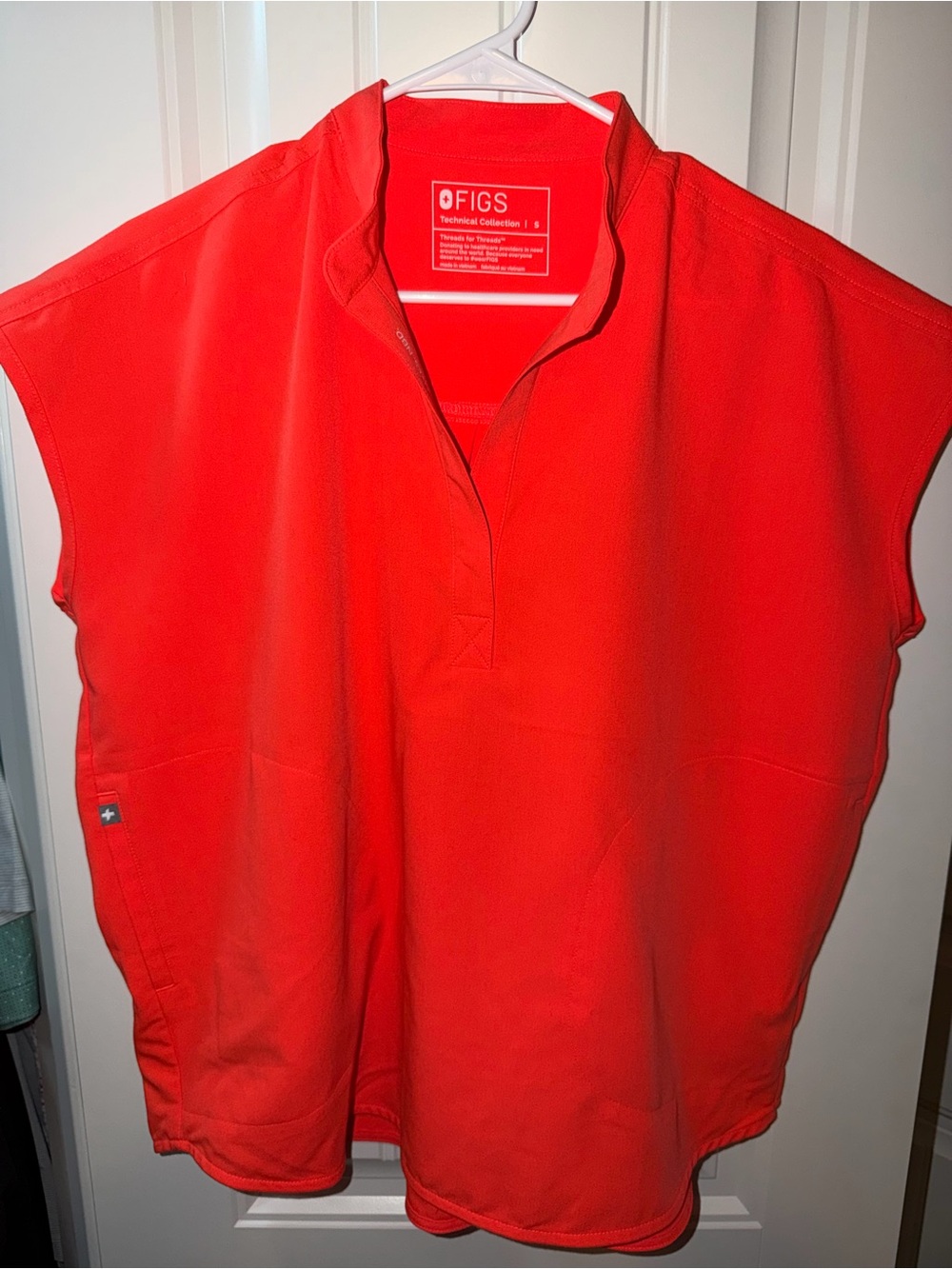 FIGS Women's Rafaela Oversized Scrub Top (Small) & Bottoms (M/T)